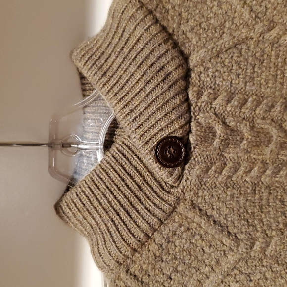 100% Irish, 100% Wool, Moss Green, Gorgeous Cable Knit Sweater - Picture 2 of 3